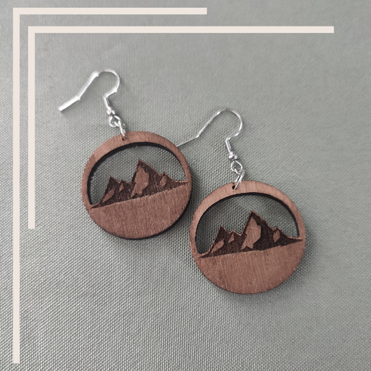 Boucles d'Oreilles "L'Appel des Cimes" – Bois de Peuplier & Silhouette Alpine